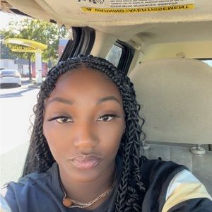 Meet your Posher, Janica